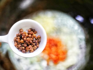 8、红烧黄鳝,一勺花椒粒。