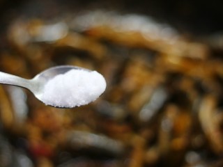 13、红烧黄鳝,适量盐。