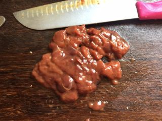 4、东南亚下饭神菜SISI,鸡肝剁成泥备用