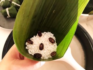 14、蜜豆糯米粽子,加入几粒蜜豆