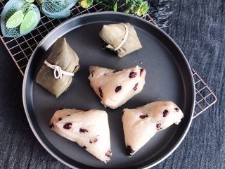 32、蜜豆糯米粽子,蜜豆粽子香甜软糯，口感筋道，非常独特~