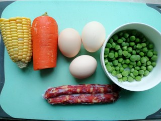 1、蛋包饭,全部材料来个大合影先