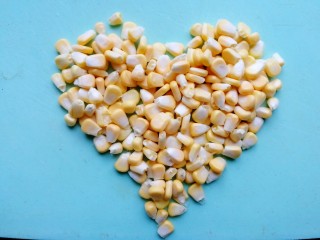 2、蛋包饭,玉米剥好