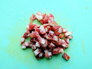 4、蛋包饭,腊肠切丁