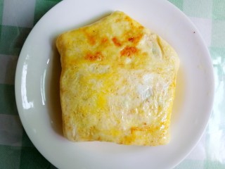 14、蛋包饭,蛋包饭就放好在盘子里啦