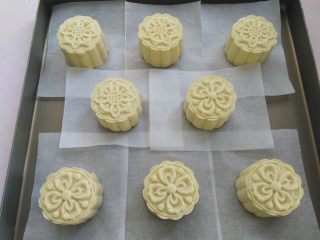 12、“蒸”的好吃不上火——南瓜糯米糍,糯米团胚很像绿豆糕，但是它还不能吃