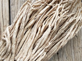 5、年年有余滋补牛肝菌鱼头汤,党参。