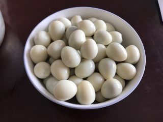 3、百变鸡蛋～啤酒卤蛋（迷你版）,剥壳干净外壳