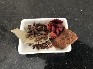 5、百变鸡蛋～啤酒卤蛋（迷你版）,准备起配料