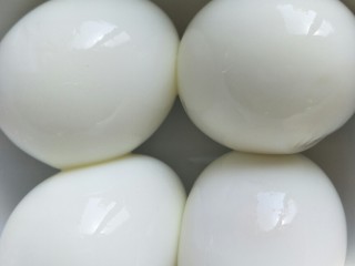 4、#咸味#＋牛肉罩饼,可以剥几个水煮蛋放进去一起炖