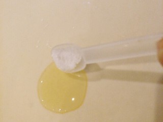 6、#咸味#＋牛肉罩饼,发酵好后把面擀开，抹上油和盐，抹均匀