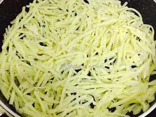 13、健身主食—超赞的低脂土豆丝饼,压平,小火煎饼