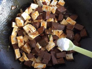 8、双色鸳鸯豆腐,加半勺盐