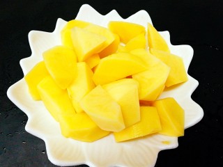 3、圆土豆+土豆烧排骨,全部切好