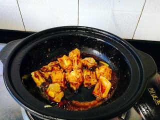 16、圆土豆+土豆烧排骨,翻炒至上色