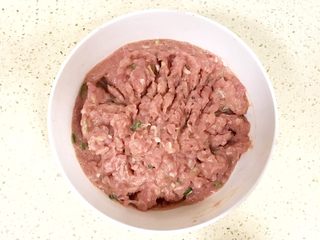 10、超级鲜美无敌肉丸靓汤,这是完全搅拌好的样子，细嫩、劲道、爽滑