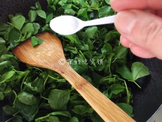 10、上海本帮菜 草头圈子,加盐、糖。