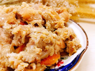 17、粉蒸肉,美味可口的粉蒸肉就做好了。