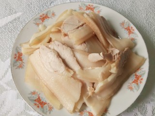 5、青椒回锅肉,切稍大一点的薄片