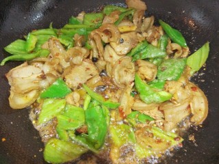 18、青椒回锅肉,翻炒均匀