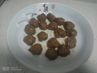 9、芝麻汤圆,团成大约10克的团子。