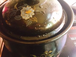 7、鲜味什锦火锅,再继续煲15分钟