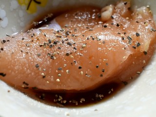 4、低脂蔬菜沙拉,2克黑胡椒粉