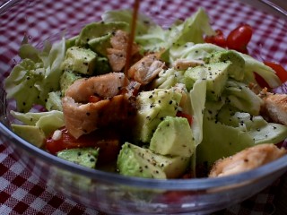 12、低脂蔬菜沙拉,小半勺的生抽和适量的黑胡椒