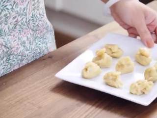 12、蛋黄莲蓉月饼,每份月饼皮称15g