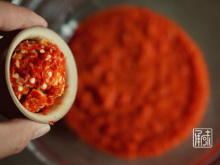 6、承味香辣牛肉酱绝密配方,小米椒和蒜的混合