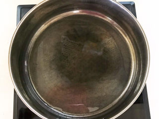 39、老坛酸菜鱼,另起锅，锅烧热后加入大豆色拉油