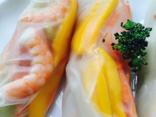 18、越南春卷,用同样的方法依次卷好春卷