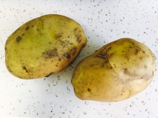 1、香酥土豆饼,看图