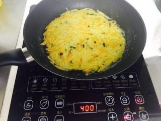 9、香酥土豆饼,两边 煎成金黄色