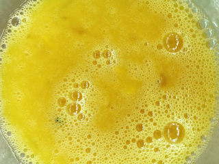 7、生蚝煎蛋,打散