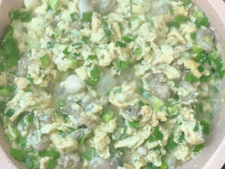 14、生蚝煎蛋,翻炒