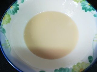 11、云腿月饼,混合成的面糊如图所示。