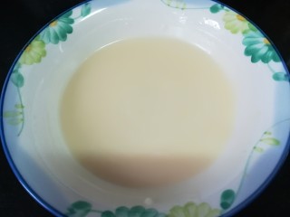 12、云腿月饼,再将猪油加入，混合均匀