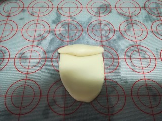 17、云腿月饼,从一端卷起，如图所示