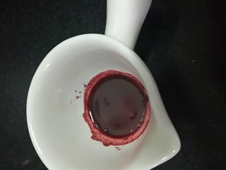 24、云腿月饼,再滴入少许白酒，混合均匀