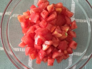 3、减脂素罗宋汤,番茄切小块