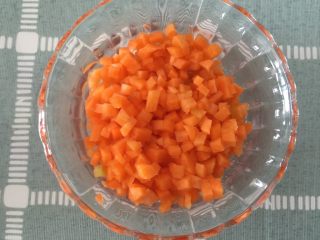 4、减脂素罗宋汤,红萝卜切碎粒