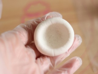 8、网红猪猪汤圆/花纹汤圆,用拇指开窝