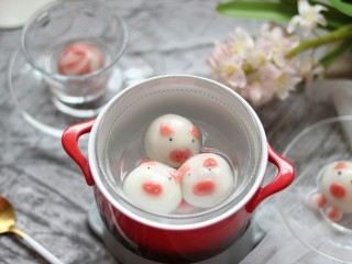 20、网红猪猪汤圆/花纹汤圆,萌萌的小猪,和花纹汤圆就完成了。