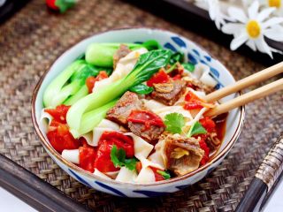 17、冬至美食~番茄青菜牛肉面,好吃到停不下来,嘻嘻,老公一口气干掉了两碗,说太好吃啦。