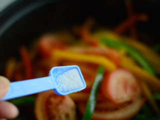 17、番茄牛腩煲,调入盐