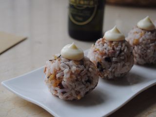 12、鲜虾沙拉饭团,挤上沙拉酱