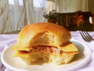 16、香肠汉堡,咬一口，香香哒。