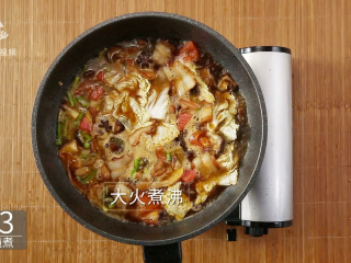 14、深夜食堂里的招牌菜，一道温暖人心的大锅菜,大火煮沸