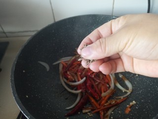 17、酱香干锅鱿鱼烤箱版,撒上孜然